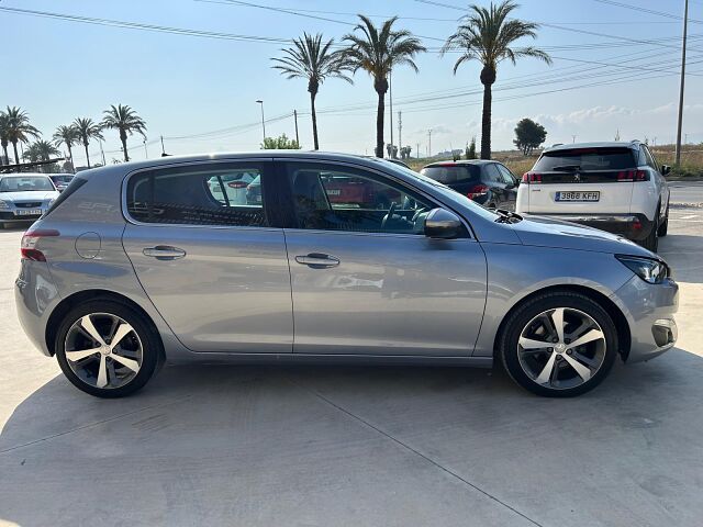 PEUGEOT 308 ALLURE 1.2 E-THP AUTO SPANISH LHD IN SPAIN 61000 MILES SUPERB 2017